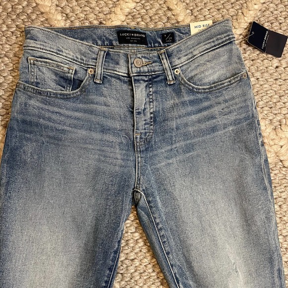 NWT! LUCKY BRAND Mid-Rise Light Blue Busted Knee Ava Skinny Jeans Raw Hem - Sz 8 - Picture 2 of 13